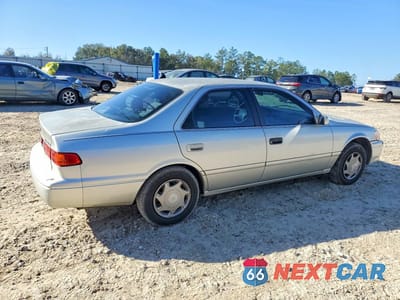 Trzecie zdjęcie samochodu z tyłu: 2000 TOYOTA CAMRY CE VIN:4T1BG22K9YU002912 - miniatura