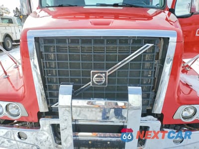 Zdjęcie 7 z 10 samochodu: 2015 VOLVO VHD VIN:4V5K99EJ7FN179489 - miniatura