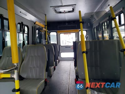 Zdjęcie 6 z 10 samochodu: 2019 FORD ECONOLINE E350 SUPER DUTY CUTAWAY VAN VIN:1FDEE3F64KDC25971 - miniatura