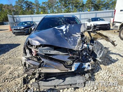 Piąte zdjęcie samochodu w środku: 2018 TOYOTA CAMRY L VIN:4T1B11HK6JU105102 - miniatura