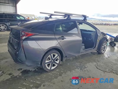 Trzecie zdjęcie samochodu z tyłu: 2018 TOYOTA PRIUS THREE TOURING VIN:JTDKARFU0J3553994 - miniatura