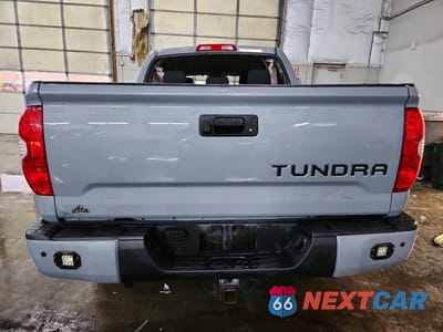 Zdjęcie 6 z 13 samochodu: 2018 TOYOTA TUNDRA CREWMAX SR5 VIN:5TFDY5F17JX708441 - miniatura