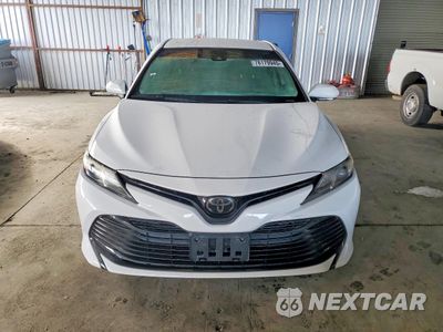 Piąte zdjęcie samochodu w środku: 2020 TOYOTA CAMRY LE VIN:4T1L11AK1LU868081 - miniatura