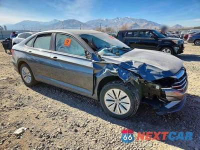 Czwarte zdjęcie samochodu z boku: 2020 VOLKSWAGEN JETTA S VIN:3VWC57BU7LM090771 - miniatura