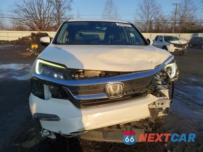 Piąte zdjęcie samochodu w środku: 2019 HONDA PILOT EXL VIN:5FNYF5H54KB022070 - miniatura