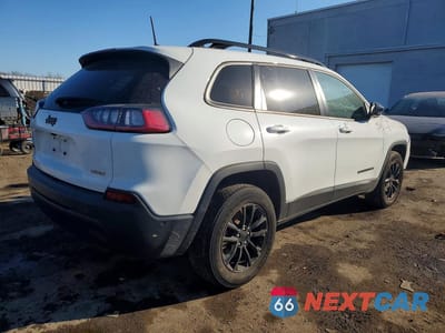 Trzecie zdjęcie samochodu z tyłu: 2023 JEEP CHEROKEE ALTITUDE LUX VIN:1C4PJMMB6PD101982 - miniatura