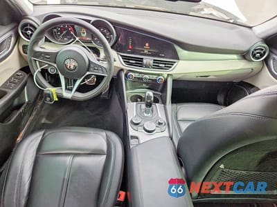 Zdjęcie 8 z 11 samochodu: 2018 ALFA ROMEO GIULIA Q4 VIN:ZARFAEDN7J7573518 - miniatura