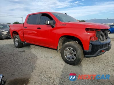 Czwarte zdjęcie samochodu z boku: 2021 CHEVROLET SILVERADO K1500 LT TRAIL BOSS VIN:1GCPYFED2MZ100222 - miniatura