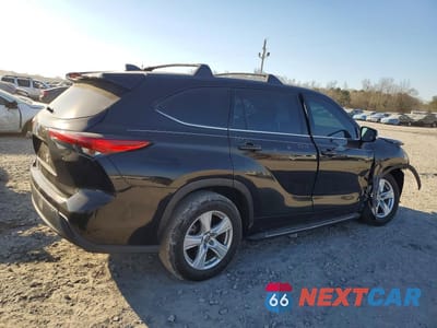 Trzecie zdjęcie samochodu z tyłu: 2022 TOYOTA HIGHLANDER L VIN:5TDCZRAH7NS101665 - miniatura