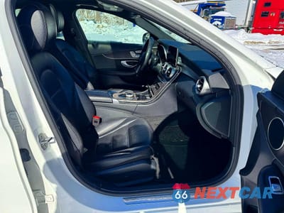 Piąte zdjęcie samochodu w środku: 2019 MERCEDES-BENZ C 300 4MATIC VIN:55SWF8EB4KU307790 - miniatura