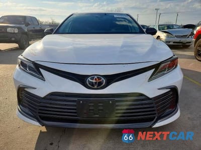 Piąte zdjęcie samochodu w środku: 2023 TOYOTA CAMRY LE VIN:4T1C11AK4PU720139 - miniatura