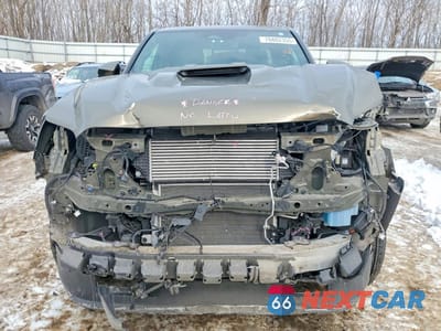 Piąte zdjęcie samochodu w środku: 2025 TOYOTA TACOMA DOUBLE CAB VIN:3TMLB5JN8SM126105 - miniatura