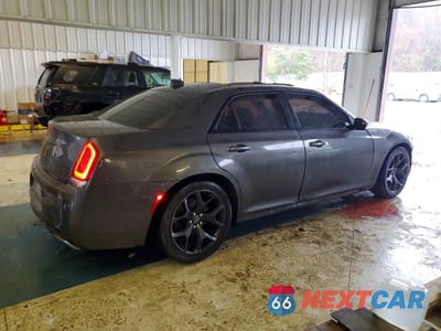 Trzecie zdjęcie samochodu z tyłu: 2021 CHRYSLER 300 S VIN:2C3CCABG1MH541164 - miniatura