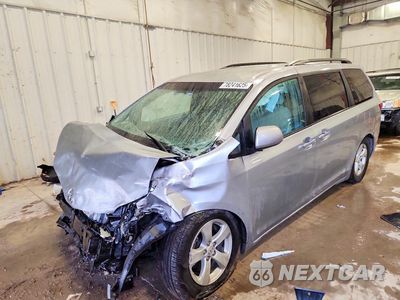 2015 TOYOTA SIENNA LE 8-PASSENGER 5TDKK3DC1FS541038 - główne zdjęcie licytacji z USA - miniatura