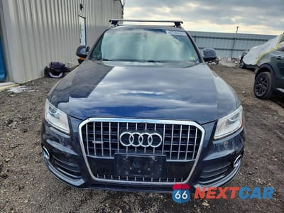 Piąte zdjęcie samochodu w środku: 2017 AUDI Q5 PREMIUM VIN:WA1C2AFP9HA045357 - miniatura