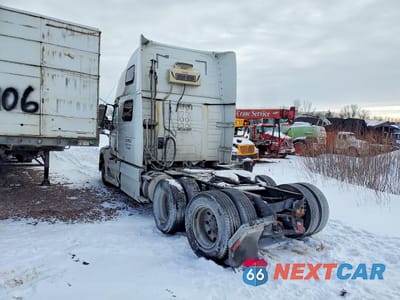 Trzecie zdjęcie samochodu z tyłu: 2013 VOLVO VN VNL VIN:4V4NC9EH3DN566814 - miniatura