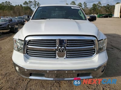 Piąte zdjęcie samochodu w środku: 2017 RAM 1500 SLT VIN:1C6RR7LM5HS873643 - miniatura