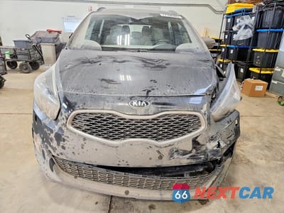 Piąte zdjęcie samochodu w środku: 2016 KIA RONDO VIN:KNAHU8A35G7134273 - miniatura