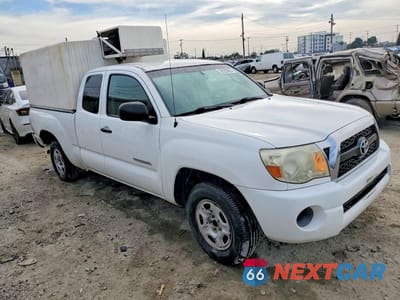 Czwarte zdjęcie samochodu z boku: 2011 TOYOTA TACOMA UTILITY / SERVICE TRUCK VIN:5TFTX4CN4BX007115 - miniatura