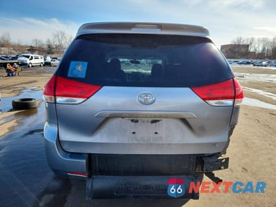 Zdjęcie 6 z 11 samochodu: 2013 TOYOTA SIENNA LE 8-PASSENGER VIN:5TDKK3DCXDS306621 - miniatura