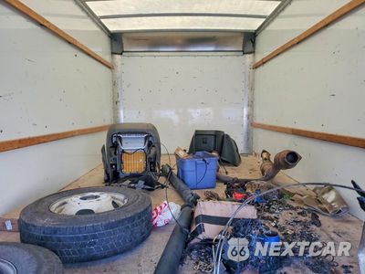 Zdjęcie 10 z 14 samochodu: 2022 GMC SAVANA BOX TRUCK VIN:7GZ37TC73NN006424 - miniatura