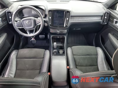 Zdjęcie 8 z 12 samochodu: 2019 VOLVO XC40 T5 R-DESIGN VIN:YV4162UM9K2150611 - miniatura