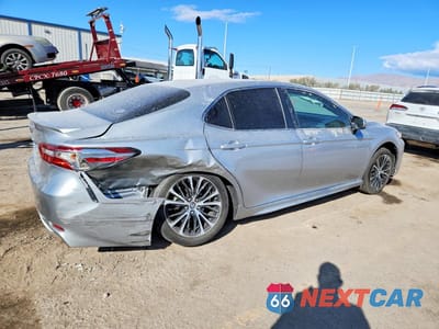 Trzecie zdjęcie samochodu z tyłu: 2018 TOYOTA CAMRY SE VIN:4T1B11HK2JU095975 - miniatura