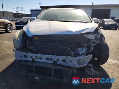 Piąte zdjęcie samochodu w środku: 2016 FORD FOCUS SE VIN:1FADP3F20GL362755 - miniatura