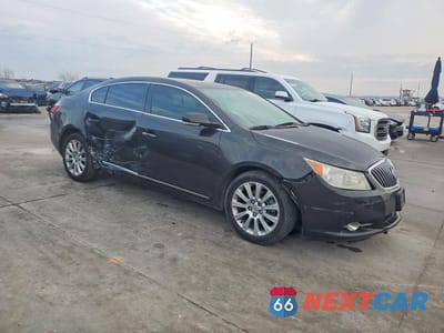 Czwarte zdjęcie samochodu z boku: 2013 BUICK LACROSSE PREMIUM VIN:1G4GF5E33DF294604 - miniatura