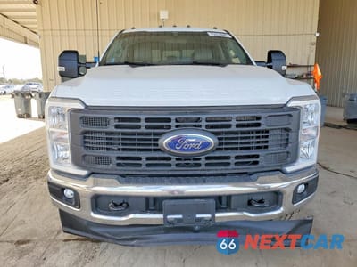 Piąte zdjęcie samochodu w środku: 2025 FORD F350 SUPER DUTY VIN:1FT8W3DT5SED00730 - miniatura