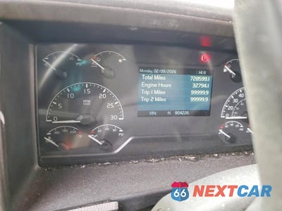 Zdjęcie 8 z 10 samochodu: 2019 VOLVO VNL SEMI TRUCK VIN:4V4NC9EH5KN904226 - miniatura