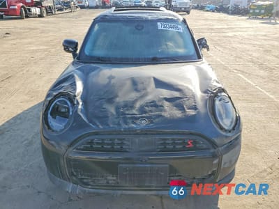 Piąte zdjęcie samochodu w środku: 2025 MINI COOPER S VIN:WMW23GD06S2W35165 - miniatura