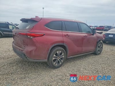 Trzecie zdjęcie samochodu z tyłu: 2021 TOYOTA HIGHLANDER XLE VIN:5TDGZRAHXMS524451 - miniatura