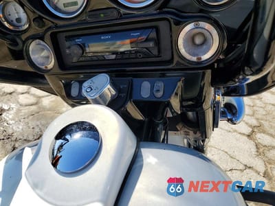 Zdjęcie 8 z 9 samochodu: 2006 HARLEY DAVIDSON FLHXI VIN:1HD1KBW146Y685235 - miniatura