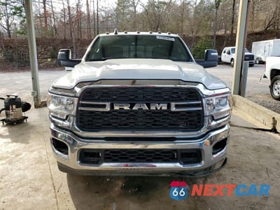 Piąte zdjęcie samochodu w środku: 2024 RAM 2500 TRADESMAN VIN:3C6UR5HL8RG357140 - miniatura