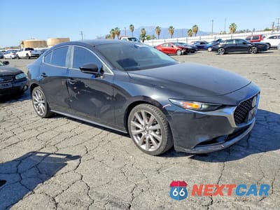 Czwarte zdjęcie samochodu z boku: 2019 MAZDA 3 SELECT VIN:3MZBPAALXKM112725 - miniatura