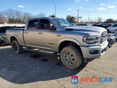 Czwarte zdjęcie samochodu z boku: 2022 RAM 2500 LARAMIE VIN:3C6UR5FJ1NG149449 - miniatura