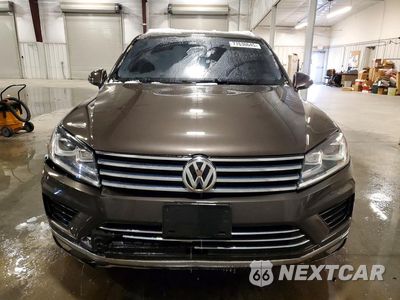 Piąte zdjęcie samochodu w środku: 2015 VOLKSWAGEN TOUAREG V6 VIN:WVGEF9BP8FD006824 - miniatura