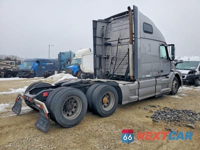 Czwarte zdjęcie samochodu z boku: 2016 VOLVO VN VNL VIN:4V4NC9EJ8GN946660 - miniatura