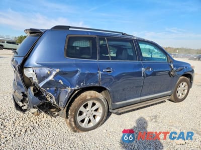 Trzecie zdjęcie samochodu z tyłu: 2013 TOYOTA HIGHLANDER SE VIN:5TDZK3EH3DS137356 - miniatura