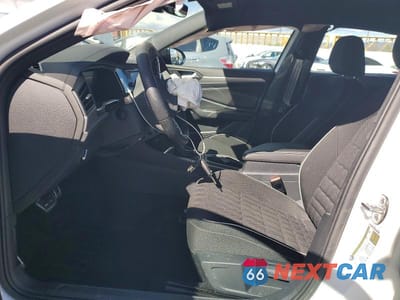 Zdjęcie 7 z 11 samochodu: 2024 VOLKSWAGEN JETTA SPORT VIN:3VWBM7BU4RM036738 - miniatura