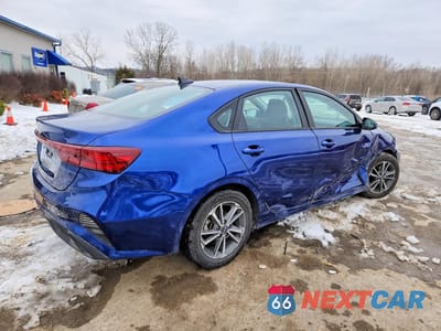 Trzecie zdjęcie samochodu z tyłu: 2023 KIA FORTE LXS VIN:3KPF24AD5PE572115 - miniatura