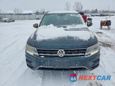 Piąte zdjęcie samochodu w środku: 2018 VOLKSWAGEN TIGUAN SE VIN:3VV2B7AXXJM218874 - miniatura