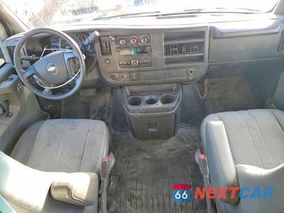 Zdjęcie 8 z 13 samochodu: 2012 CHEVROLET EXPRESS 2500 CARGO UTILITY / SERVICE VAN VIN:1GCWGFCG0C1152442 - miniatura