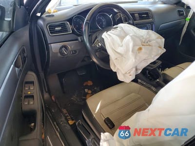 Zdjęcie 8 z 12 samochodu: 2016 VOLKSWAGEN JETTA SPORT VIN:3VWD17AJ3GM399263 - miniatura