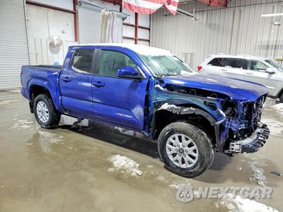 Czwarte zdjęcie samochodu z boku: 2025 TOYOTA TACOMA SR5 VIN:3TMLB5JNXSM190565 - miniatura