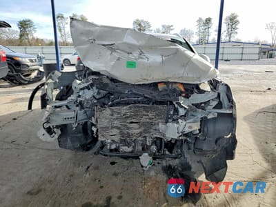 Piąte zdjęcie samochodu w środku: 2022 VOLVO XC40 T5 INSCRIPTION VIN:YV4162UL0N2653729 - miniatura