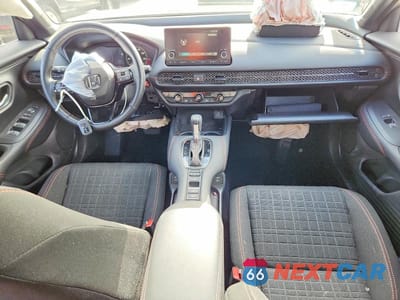 Zdjęcie 8 z 13 samochodu: 2025 HONDA HR-V SPORT VIN:3CZRZ2H50SM794064 - miniatura