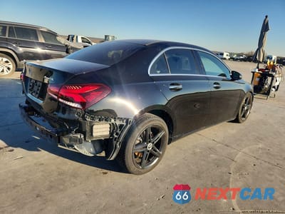 Trzecie zdjęcie samochodu z tyłu: 2019 MERCEDES-BENZ A 220 4MATIC VIN:WDD3G4FBXKW034896 - miniatura