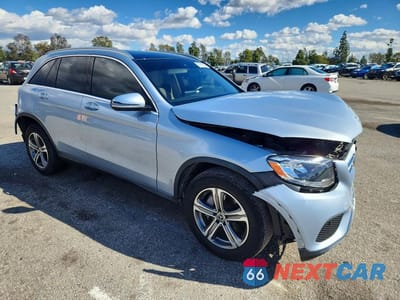 Czwarte zdjęcie samochodu z boku: 2017 MERCEDES-BENZ GLC 300 VIN:WDC0G4JB3HV010288 - miniatura